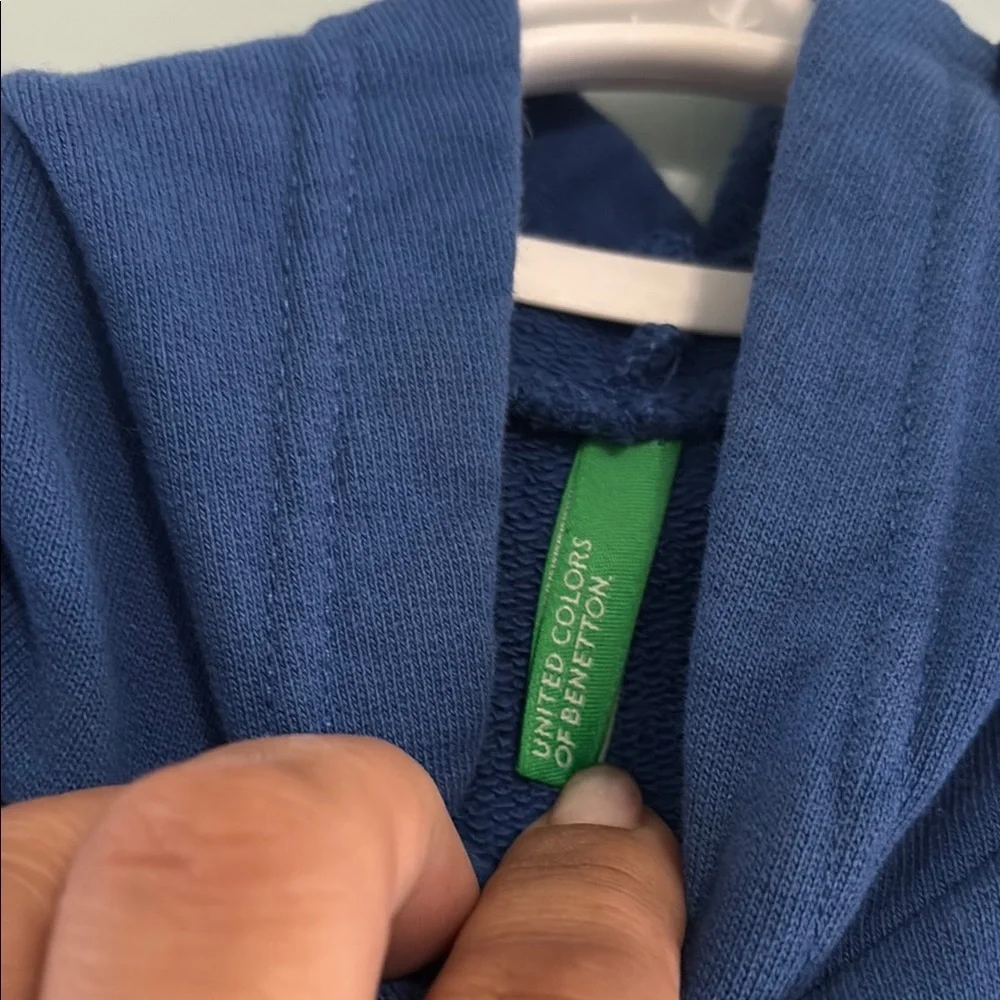 4/$20 United Colors Of Benetton Blue Kids Hoodie, size 5-7 - Picture 2 of 6